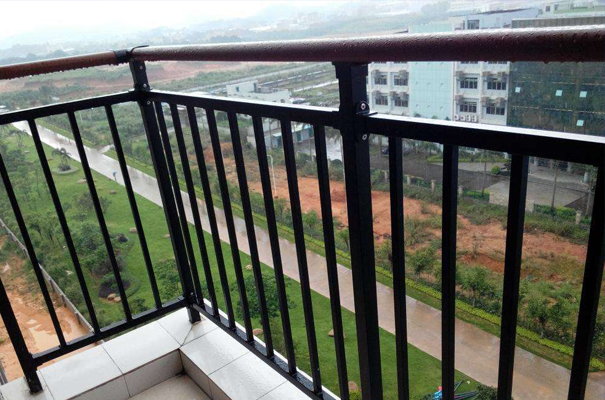 鋅鋼陽(yáng)臺(tái)欄桿的組成及材料介紹