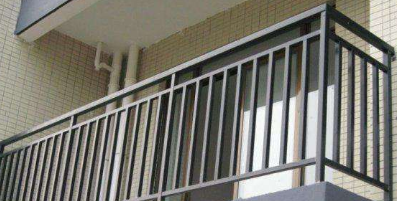 鋅鋼陽臺(tái)欄桿1.png